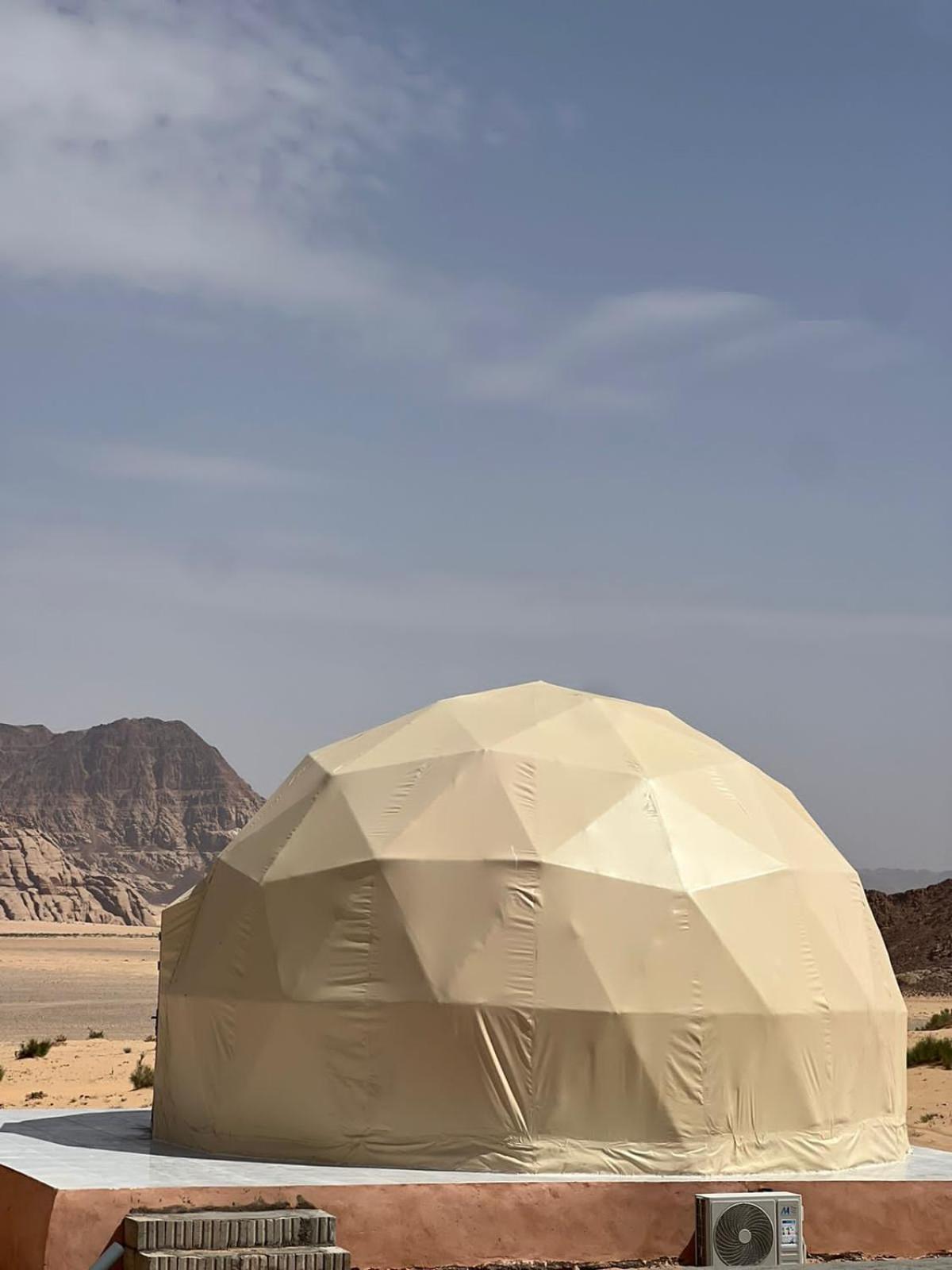 Rum Moon Luxury Camp Wadi Rum Eksteriør billede