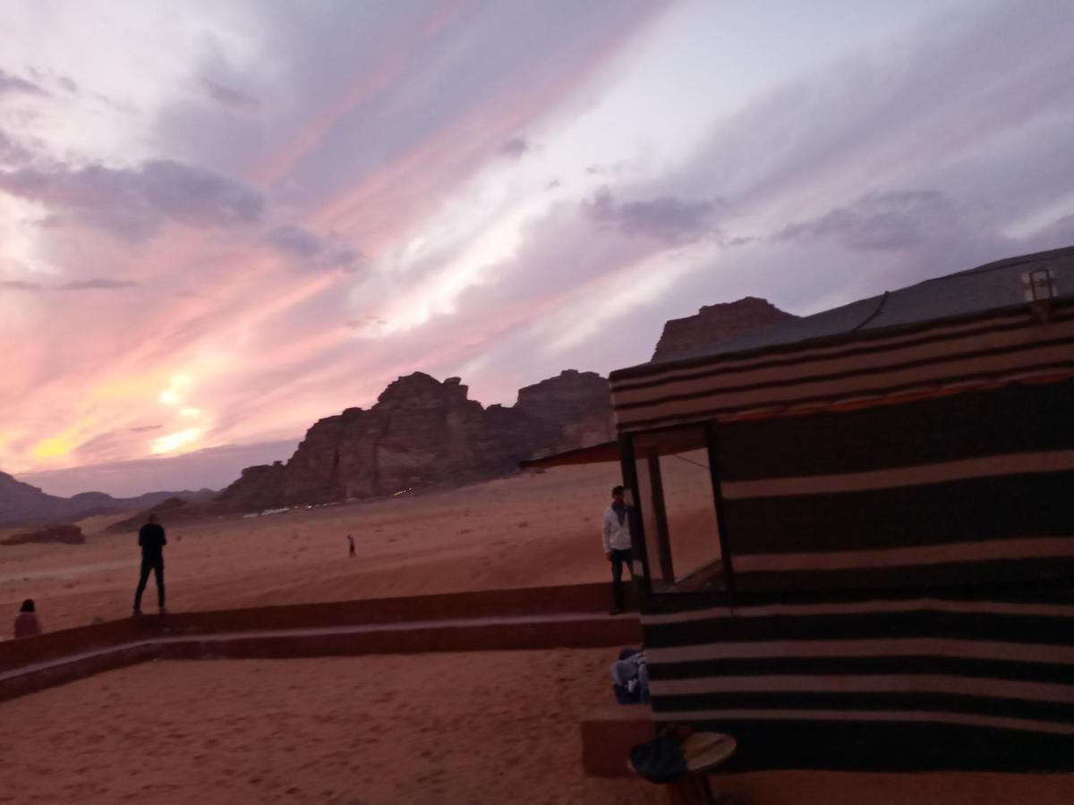 Rum Moon Luxury Camp Wadi Rum Eksteriør billede