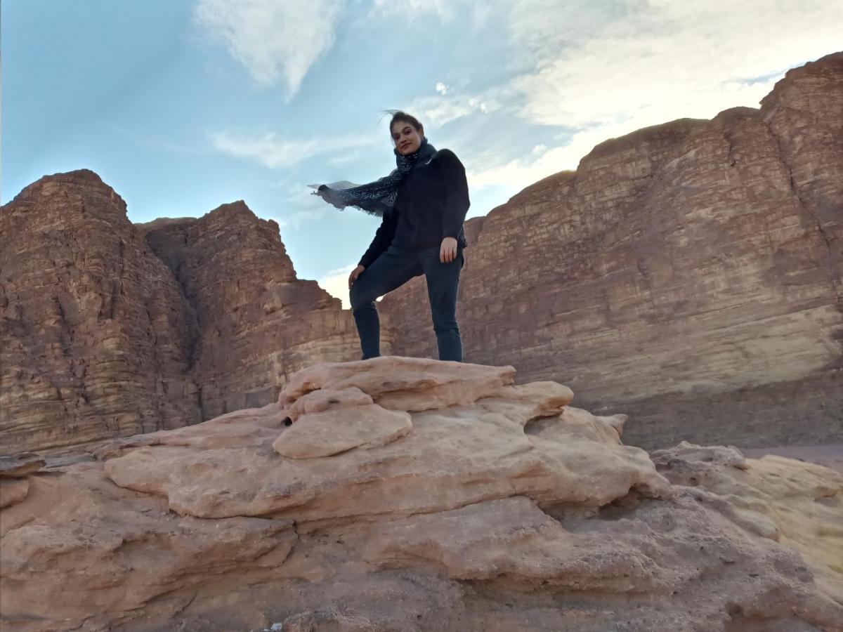 Rum Moon Luxury Camp Wadi Rum Eksteriør billede