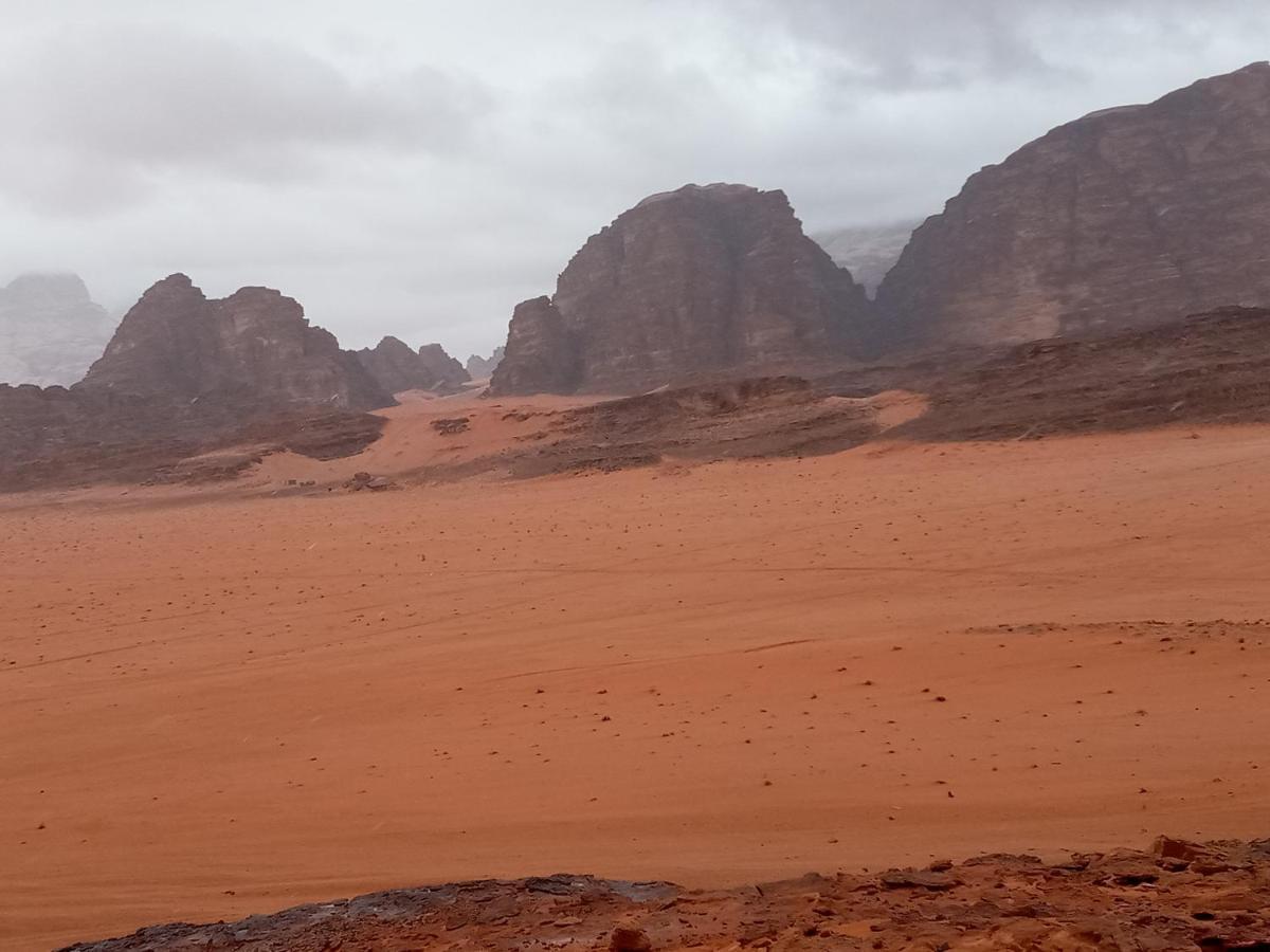 Rum Moon Luxury Camp Wadi Rum Eksteriør billede